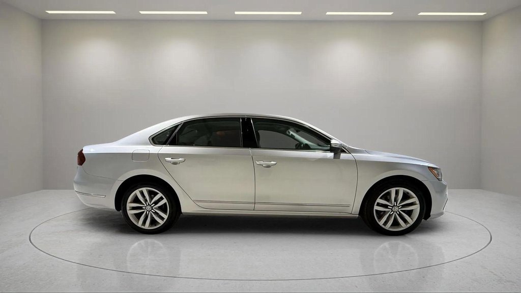 Used 2017 Volkswagen Passat 1.8T SE image 2