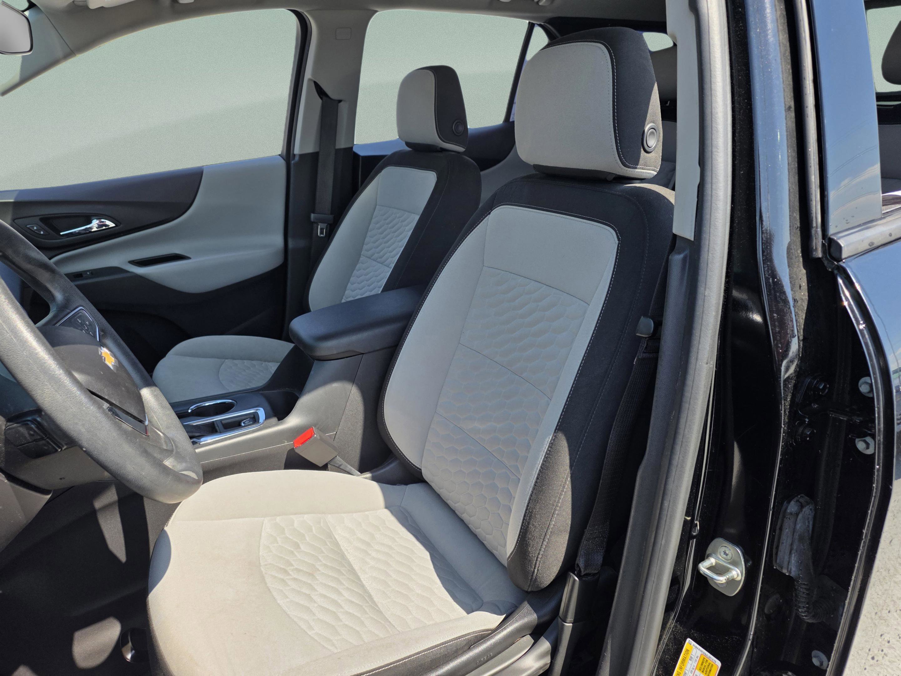 Used 2018 Chevrolet Equinox LS FWD image 12