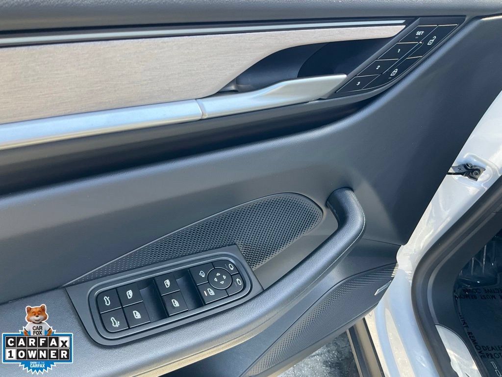 Used 2025 Porsche Macan 4S Electric AWD/4WD image 24