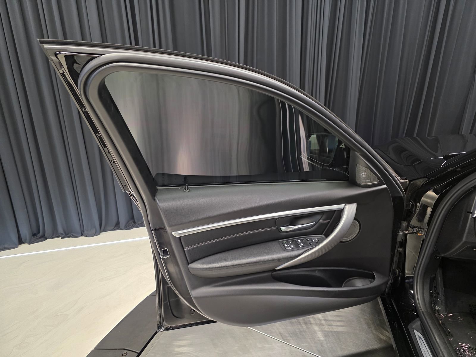Used 2018 BMW 340i xDrive Sedan AWD/4WD image 16