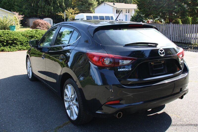 Used 2017 MAZDA MAZDA3 Touring FWD image 4