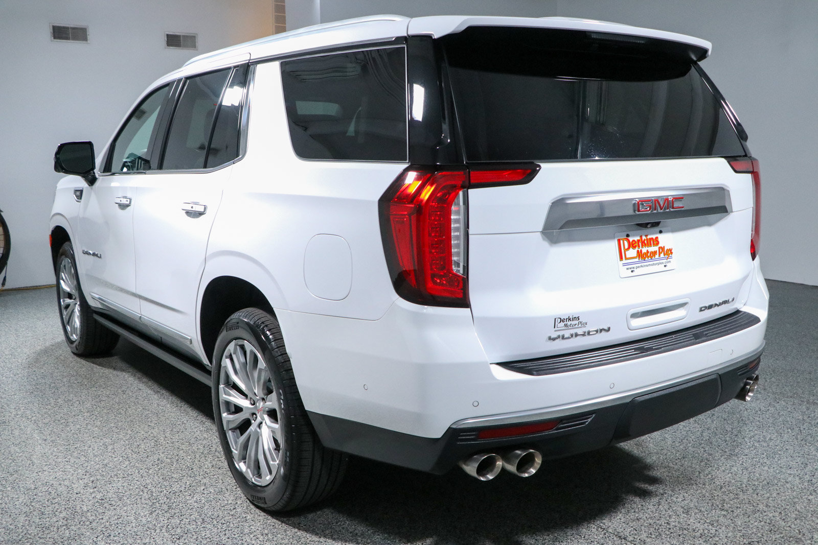 Used 2023 GMC Yukon Denali w/ Denali Reserve Package AWD/4WD image 8