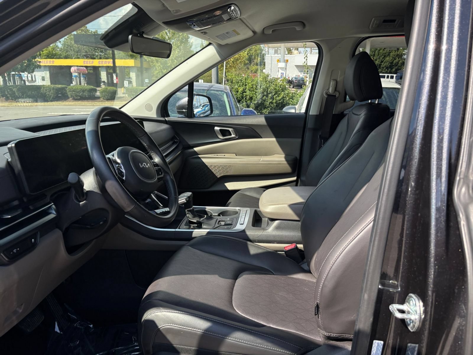 Used 2026 Kia Carnival FWD image 28