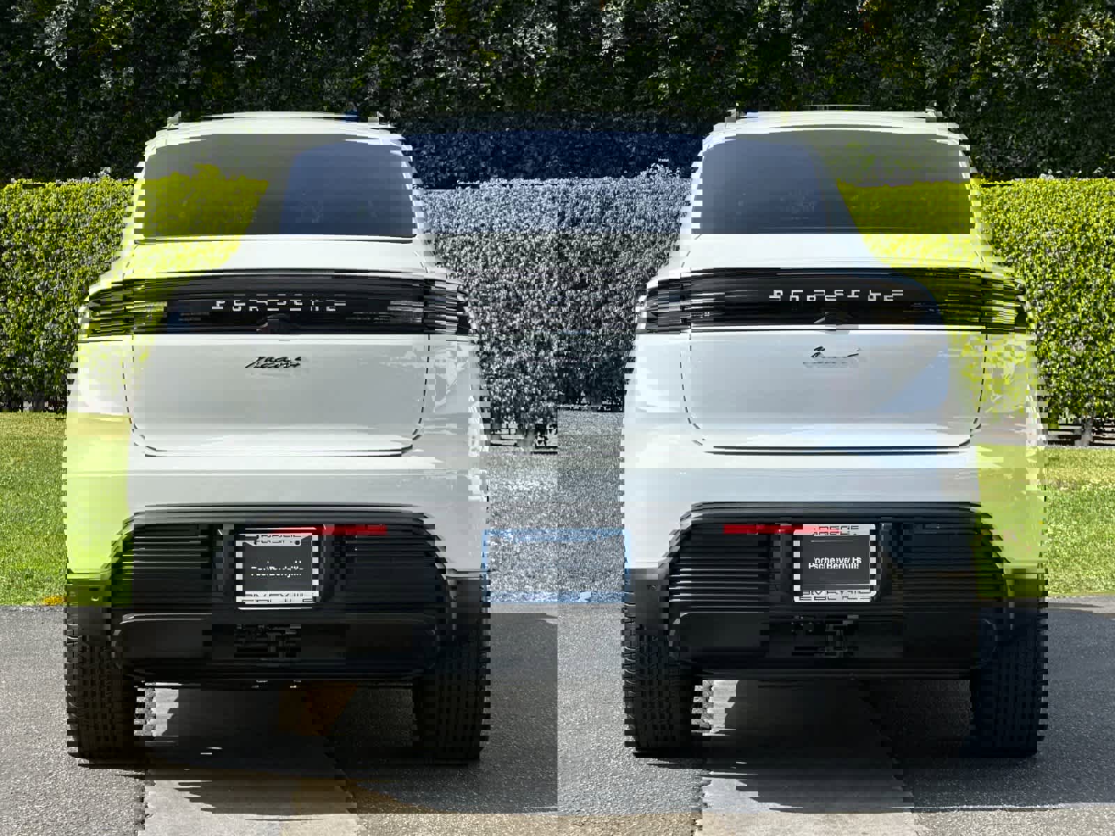 New 2025 Porsche Macan 4 Electric image 7