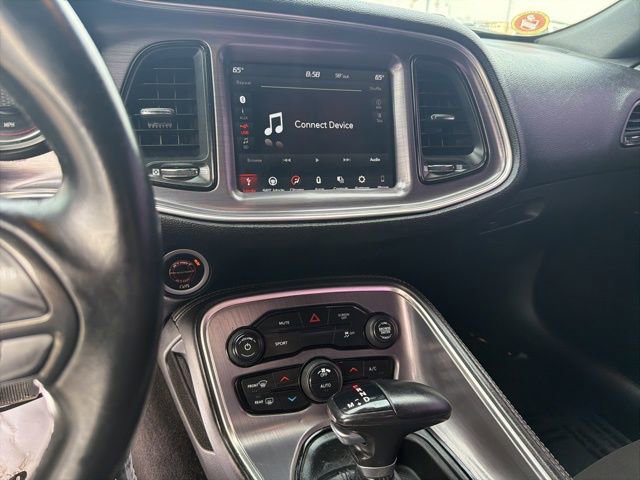 Used 2017 Dodge Challenger SXT image 29