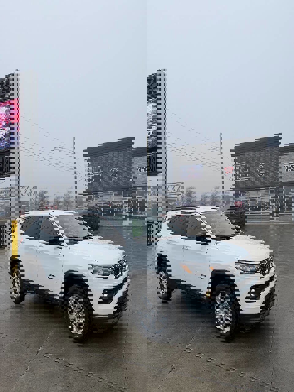 Used 2024 Jeep Compass Latitude image 7