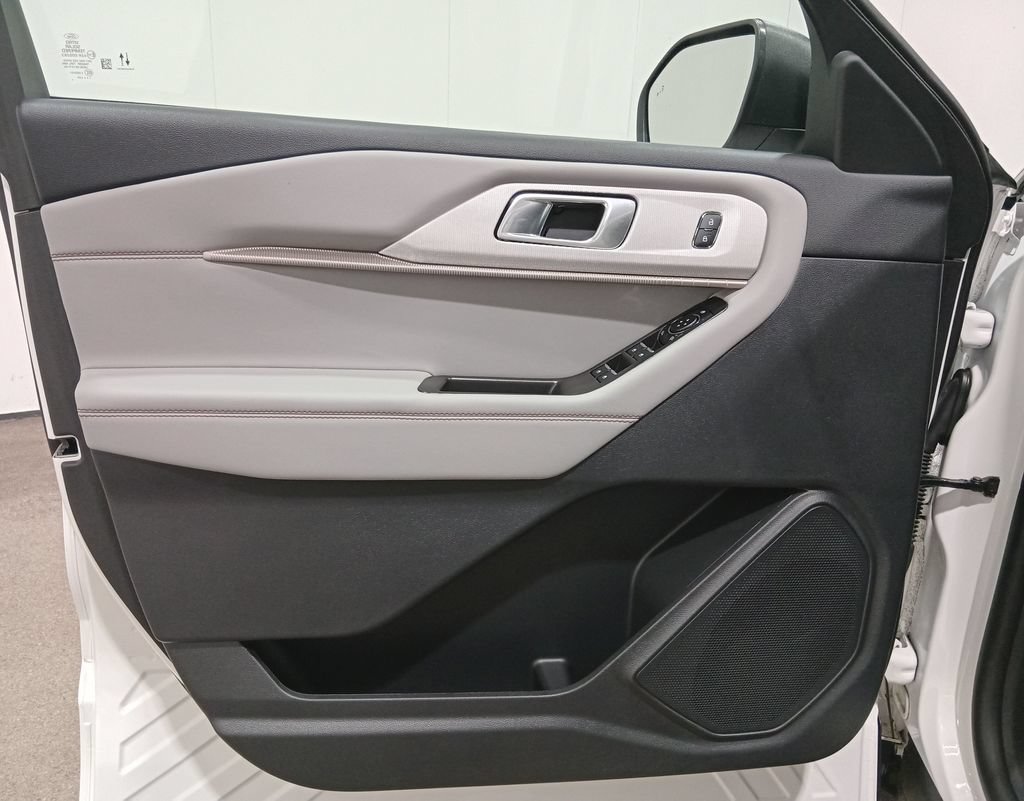 Certified 2025 Ford Explorer Active w/ Active Comfort Package AWD/4WD image 19
