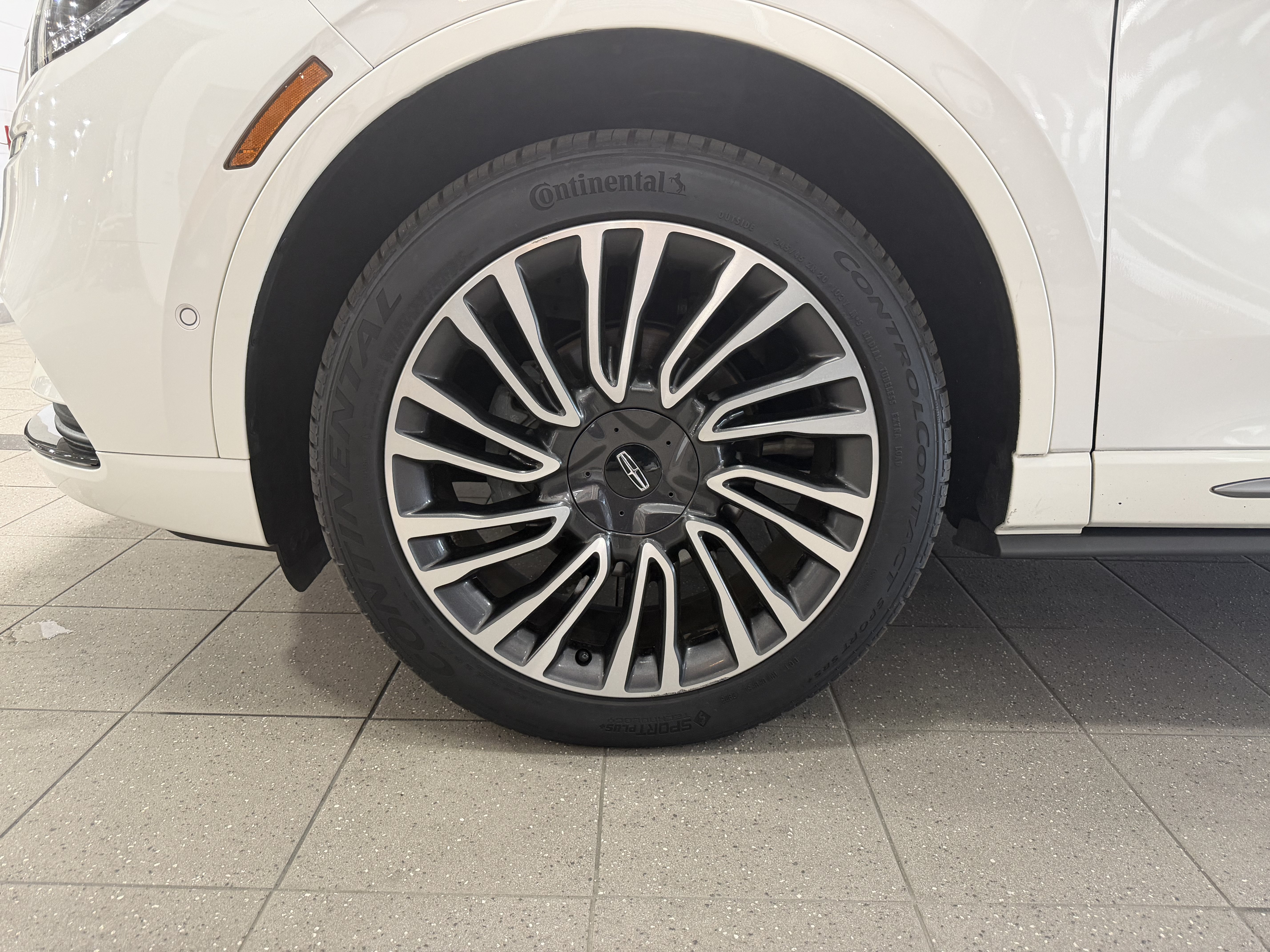 Used 2022 Lincoln Corsair AWD w/ Premium Package image 5
