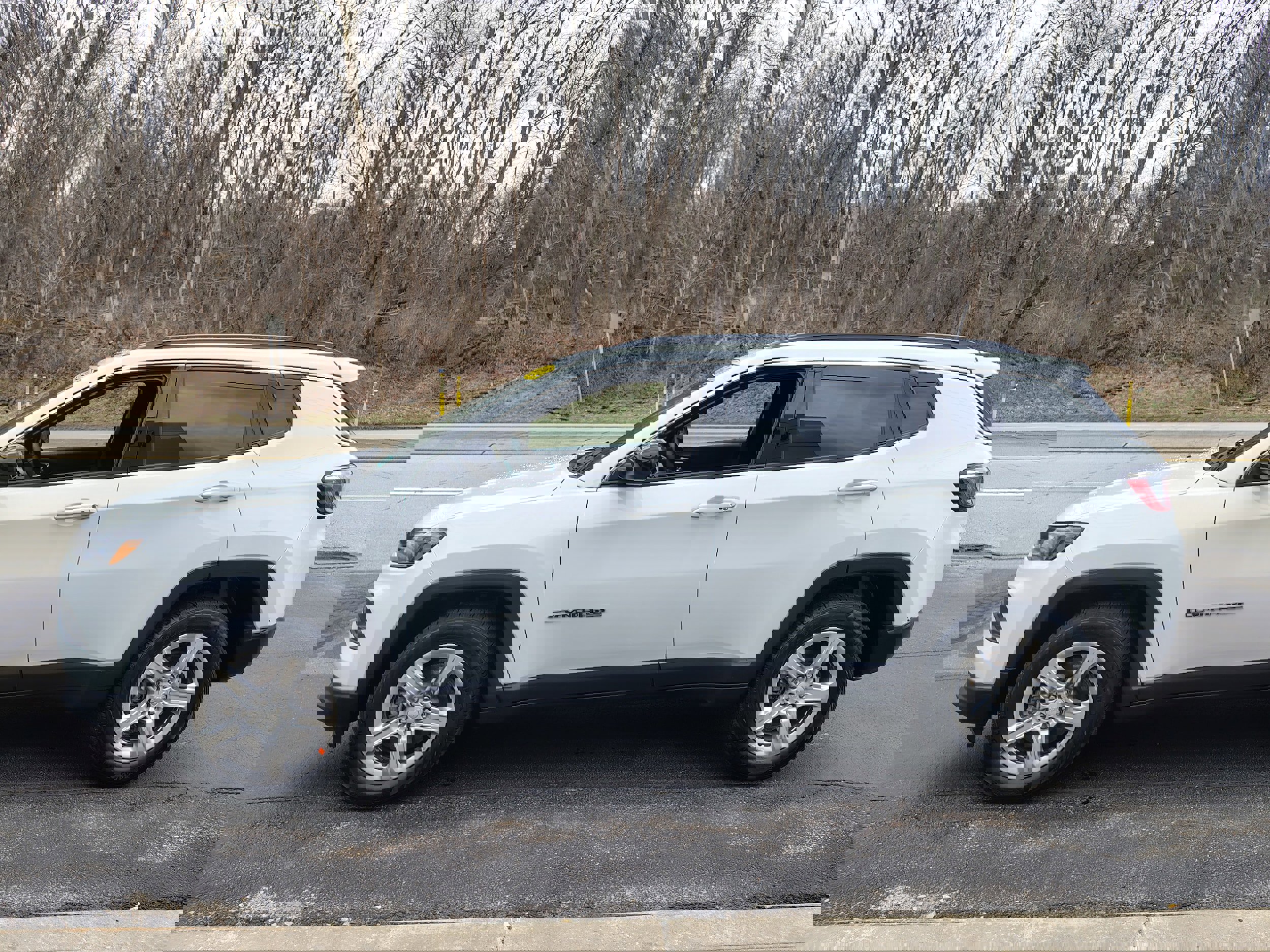 Used 2024 Jeep Compass Latitude image 6