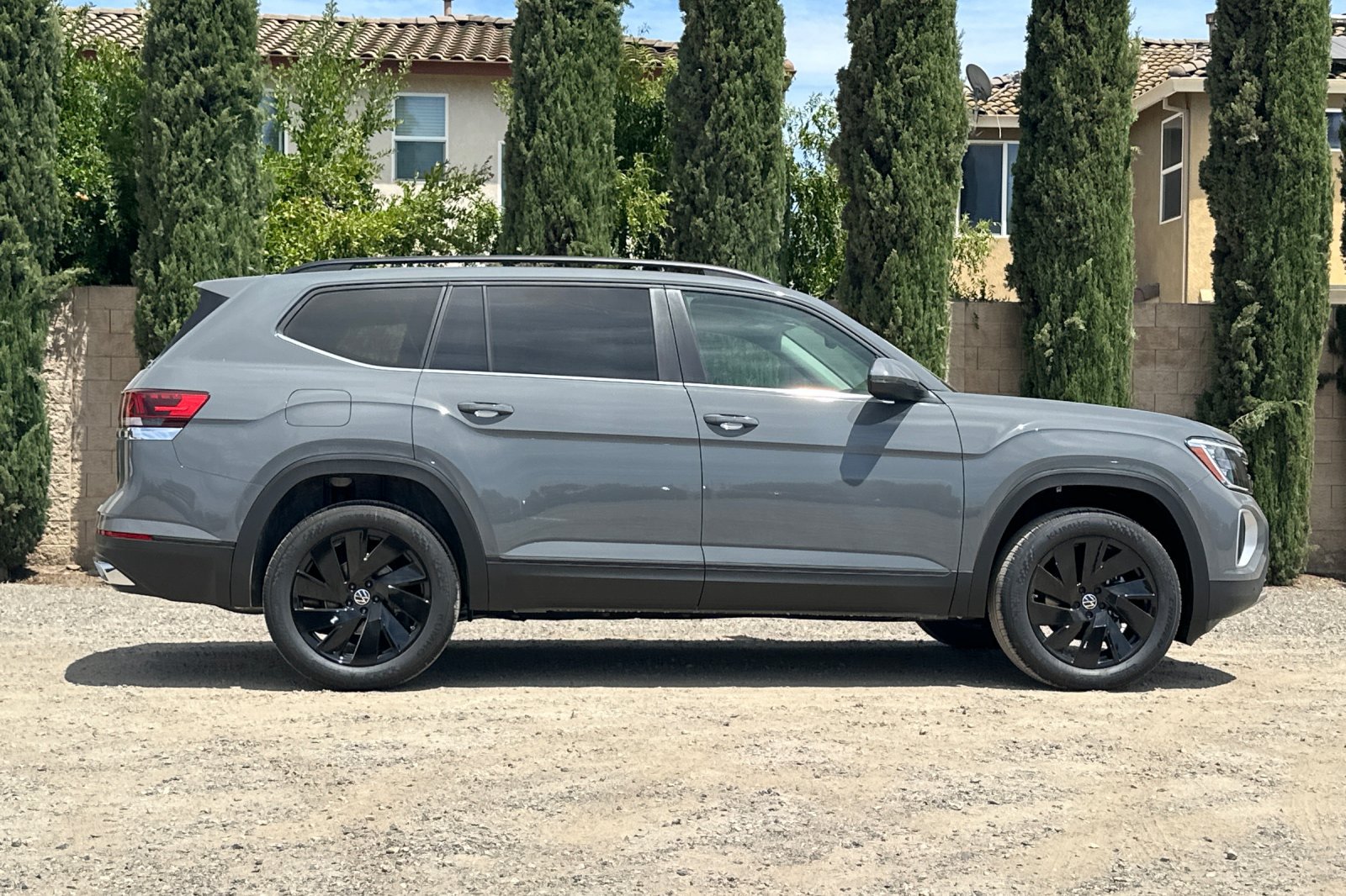 New 2026 Volkswagen Atlas SE FWD image 3
