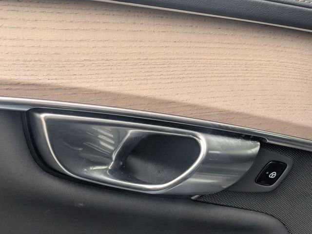 Used 2025 Volvo XC90 B6 Plus image 26