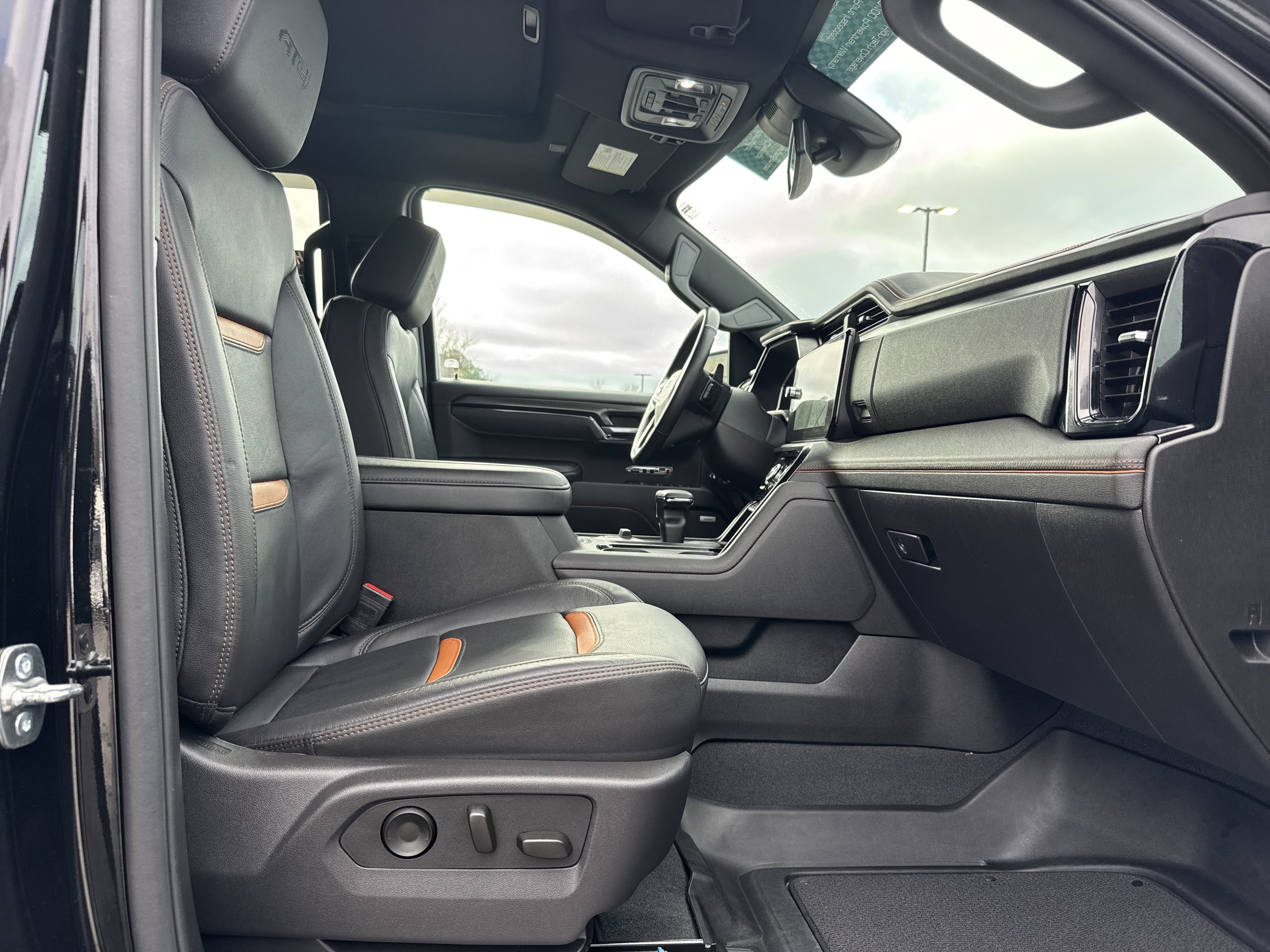 Used 2025 GMC Sierra 1500 AT4 w/ AT4 Premium Package image 32