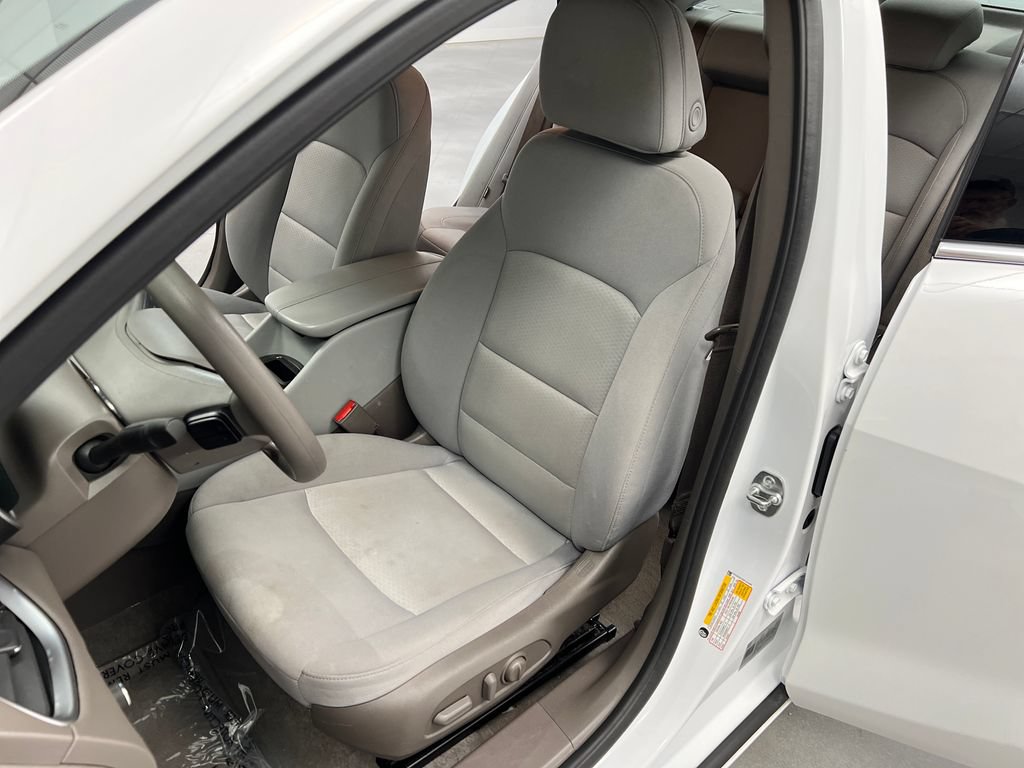 Used 2025 Chevrolet Malibu LT FWD image 11