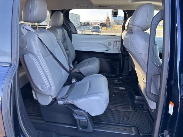 Used 2025 Toyota Sienna XLE image 23