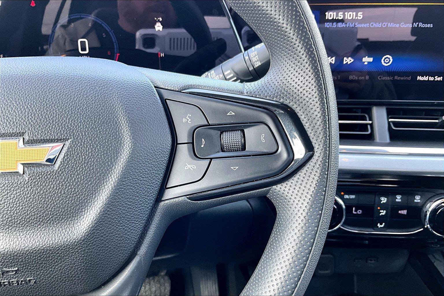 Used 2025 Chevrolet Trax LT FWD image 20