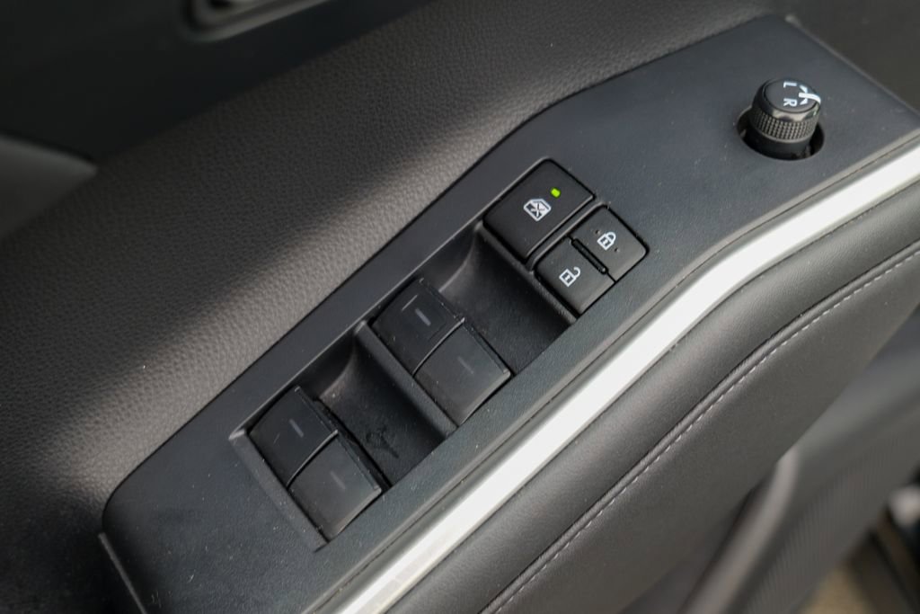Used 2023 Toyota Highlander XLE AWD/4WD image 15