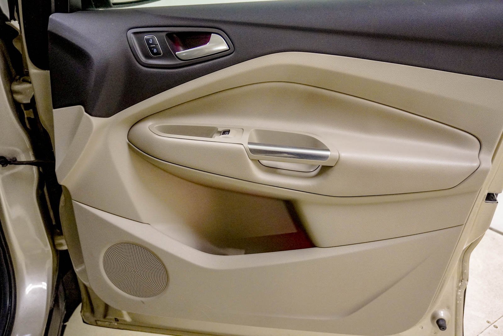 Used 2017 Ford Escape Titanium image 33