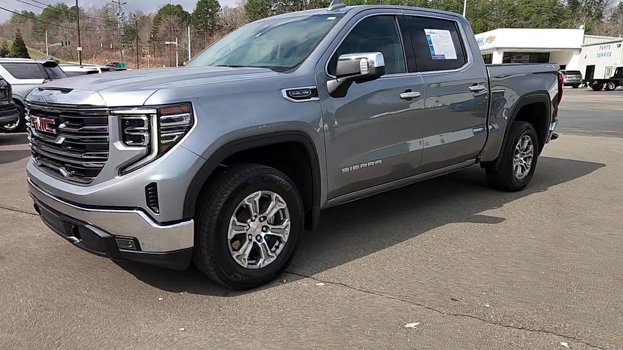 Used 2025 GMC Sierra 1500 SLT image 2