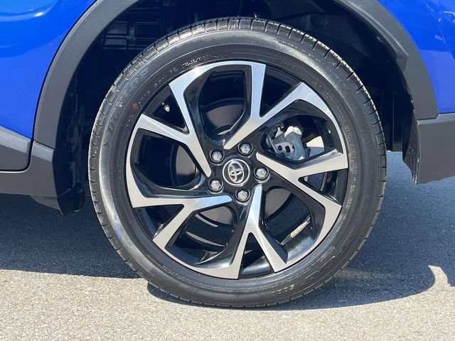 Used 2019 Toyota C-HR Limited FWD image 11