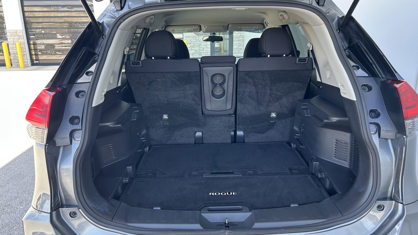 Used 2017 Nissan Rogue SV image 14