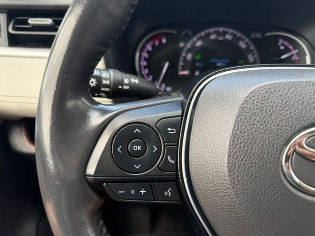 Used 2020 Toyota RAV4 Limited AWD/4WD image 18