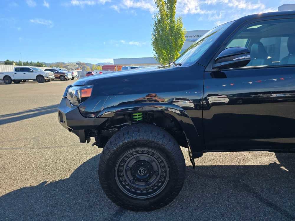 Used 2018 Toyota 4Runner SR5 Premium image 18