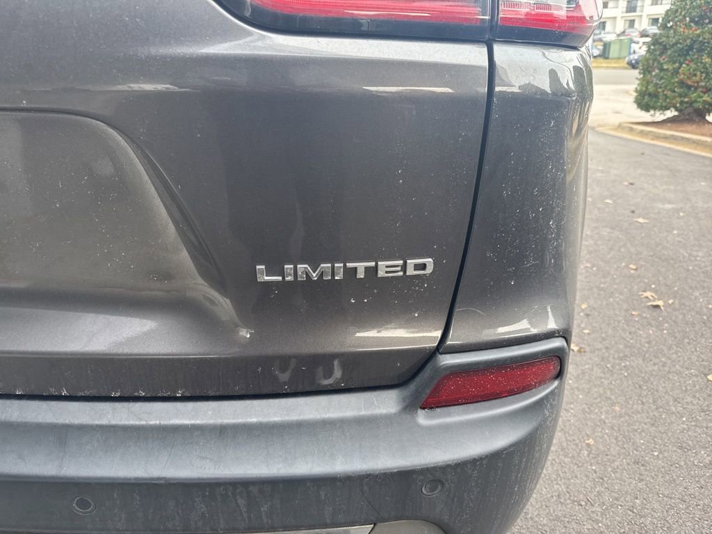 Used 2019 Jeep Cherokee Limited image 7