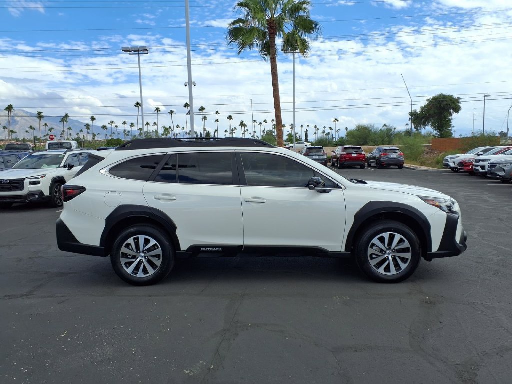 Used 2025 Subaru Outback Premium AWD/4WD image 9