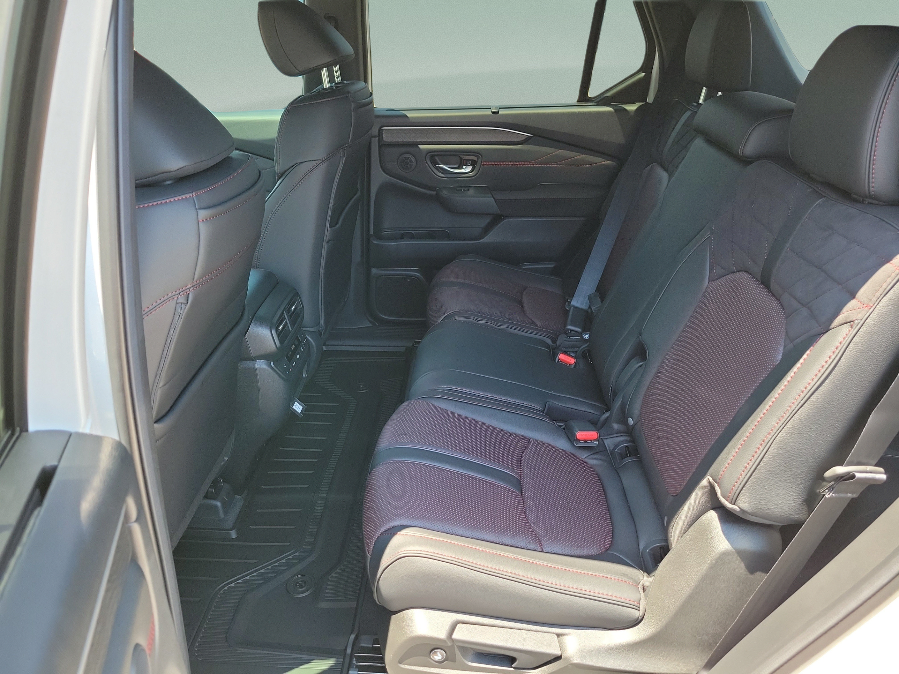 New 2026 Honda Pilot Black Edition image 9