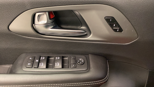 Used 2027 Chrysler Pacifica Select FWD image 23
