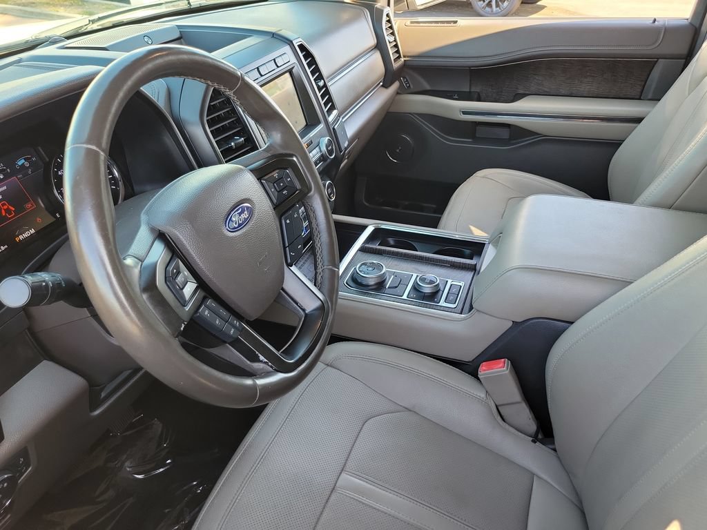 Used 2019 Ford Expedition Limited w/ Equipment Group 302A AWD/4WD image 3