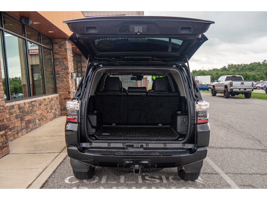 Used 2022 Toyota 4Runner SR5 Premium w/ Moonroof Package AWD/4WD image 29