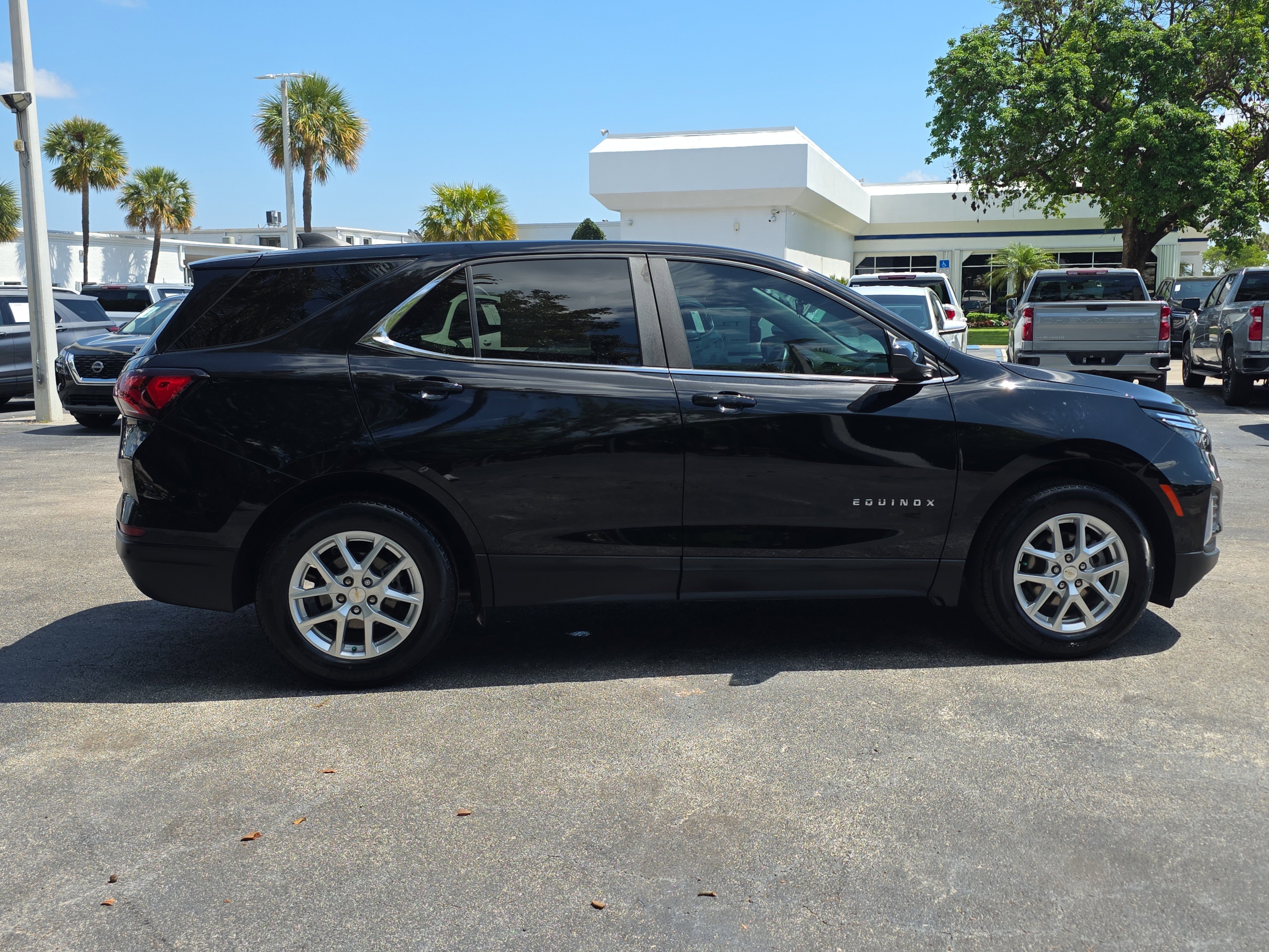 Used 2024 Chevrolet Equinox LT FWD image 8