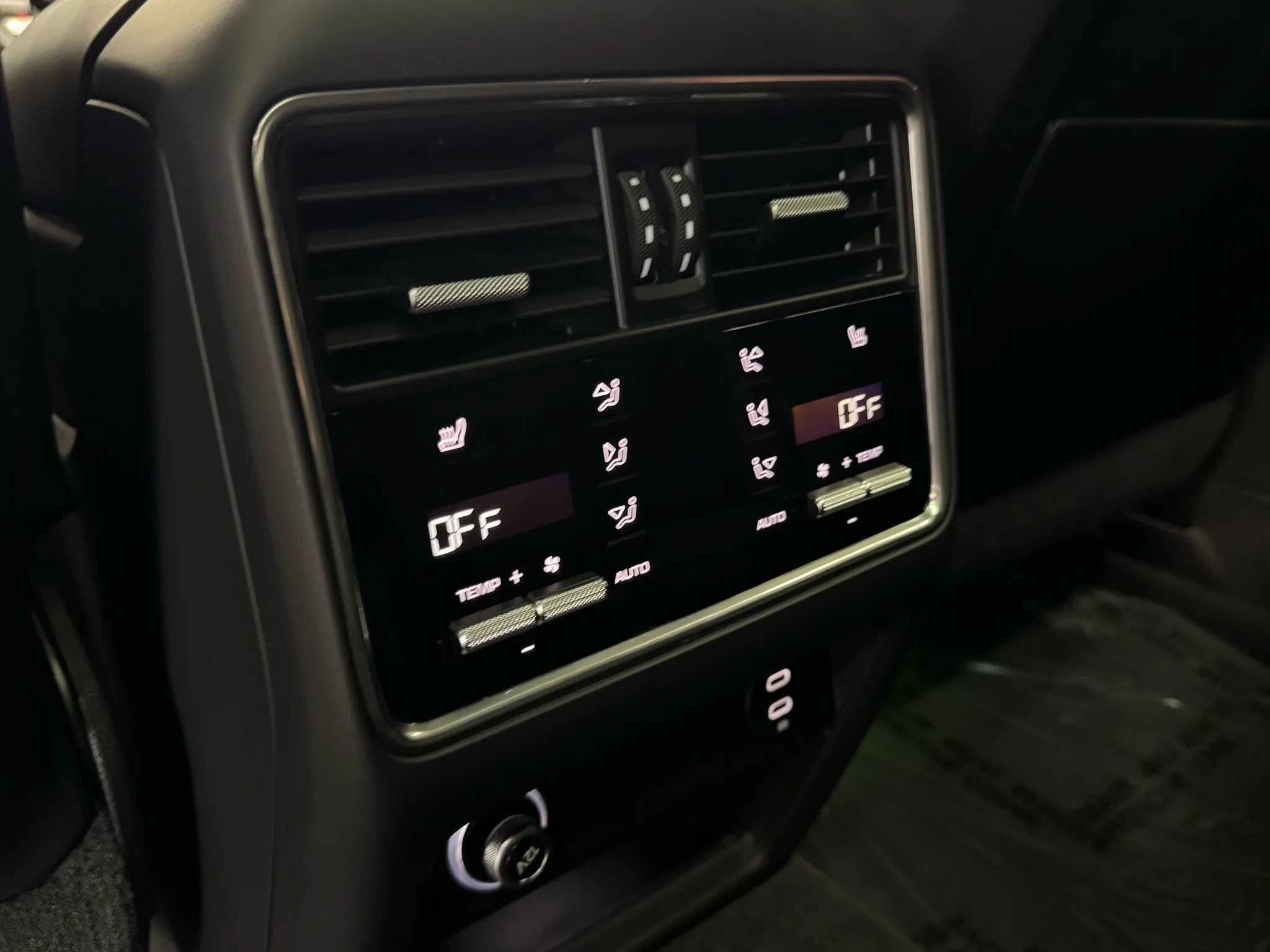 Used 2023 Porsche Cayenne GTS AWD/4WD image 23