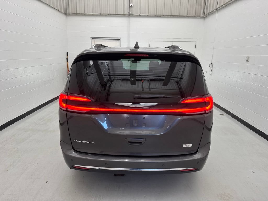 Used 2021 Chrysler Pacifica Touring-L FWD image 5