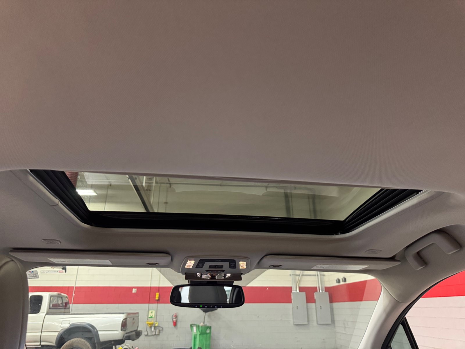 Certified 2026 Toyota Sienna XLE FWD image 31