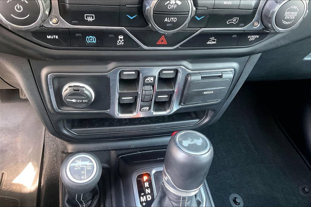 Used 2023 Jeep Wrangler Unlimited Sahara AWD/4WD image 35