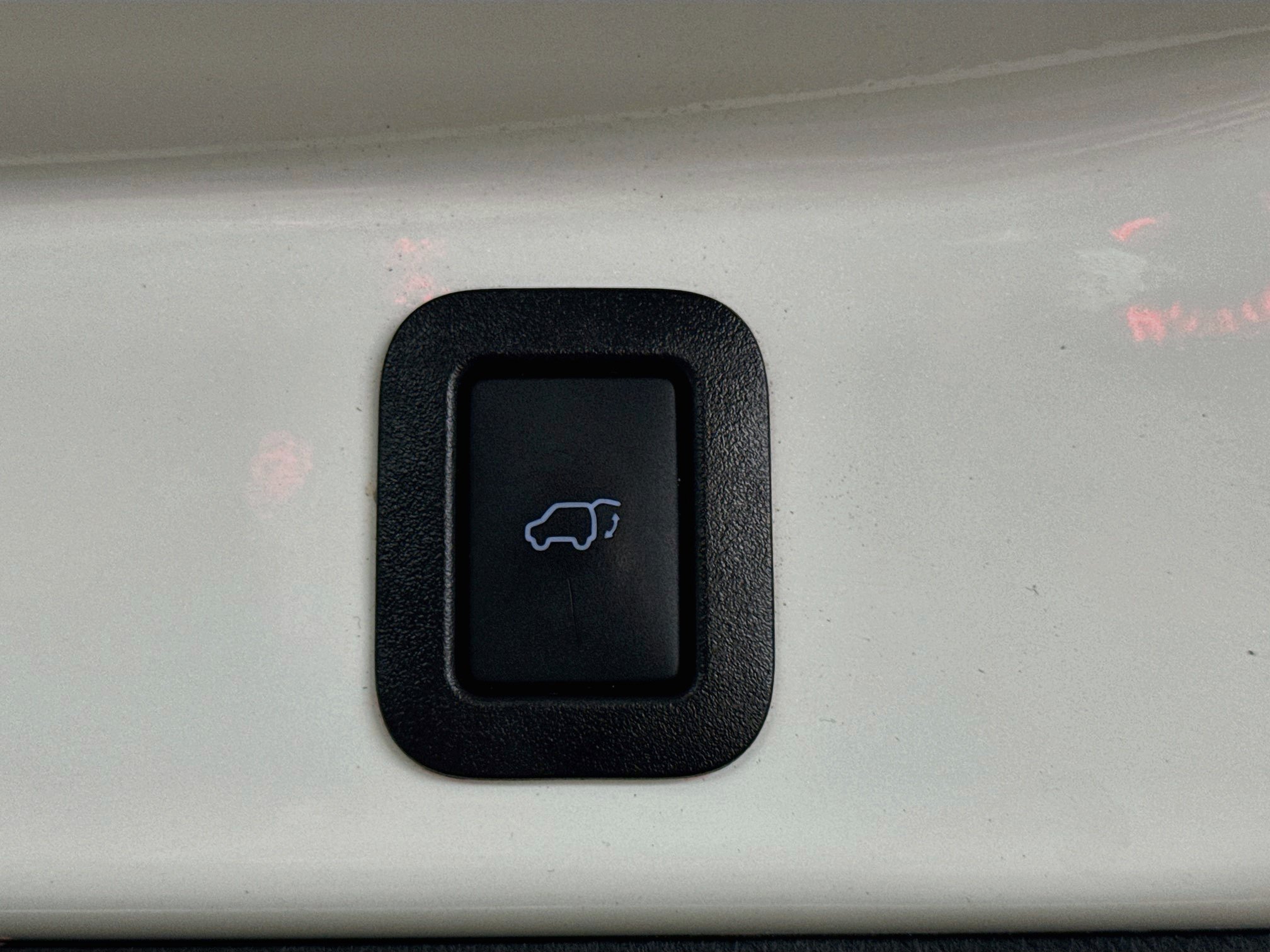 Used 2018 Toyota Highlander Plus FWD image 29