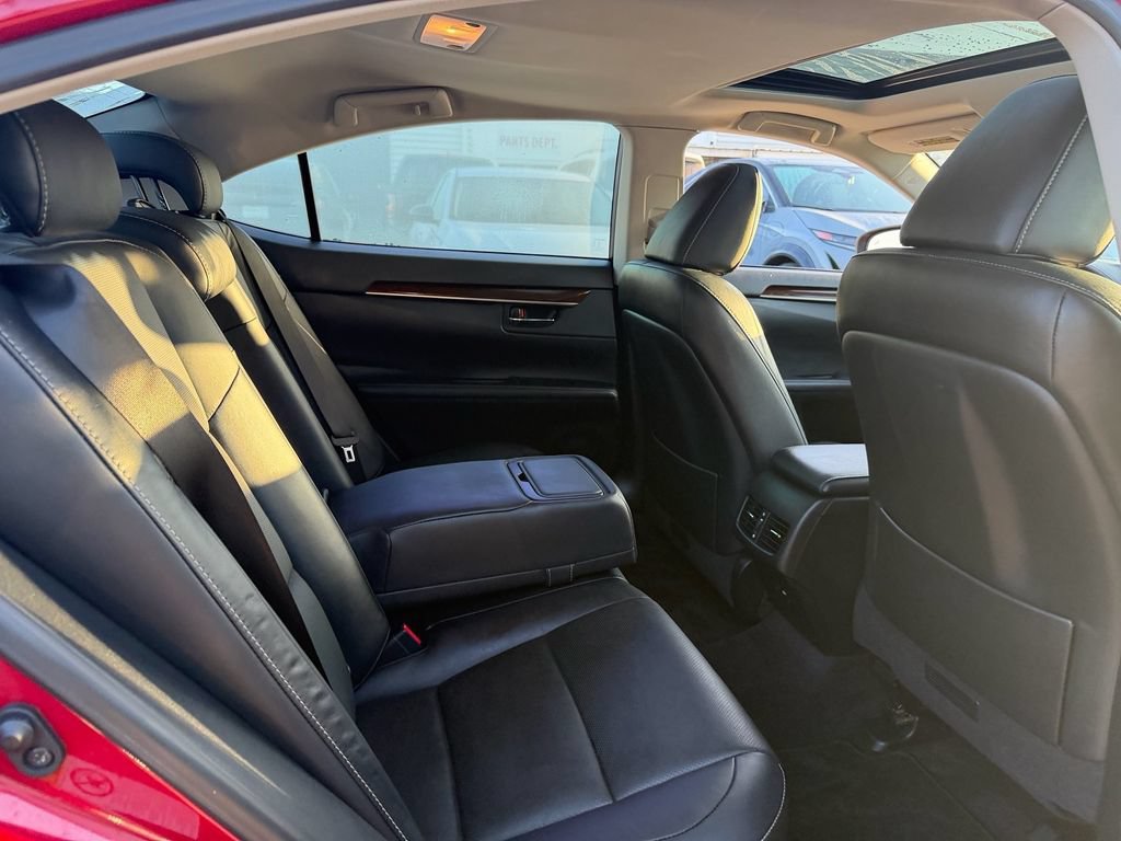 Used 2014 Lexus ES 350 w/ Luxury Package FWD image 16