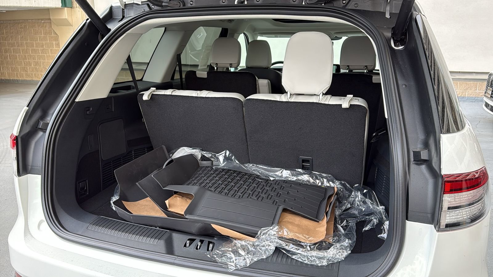 New 2026 Lincoln Aviator AWD image 14