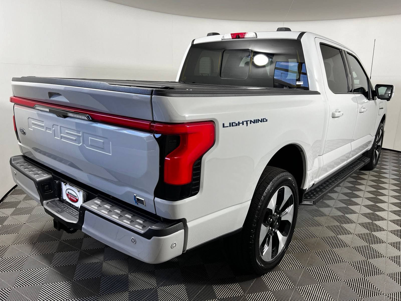 Used 2023 Ford F150 Lightning Platinum AWD/4WD image 5