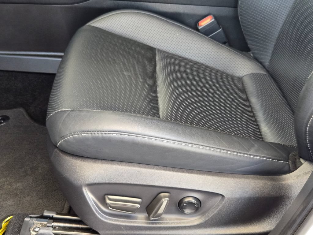Used 2025 Toyota Crown Platinum AWD/4WD image 14