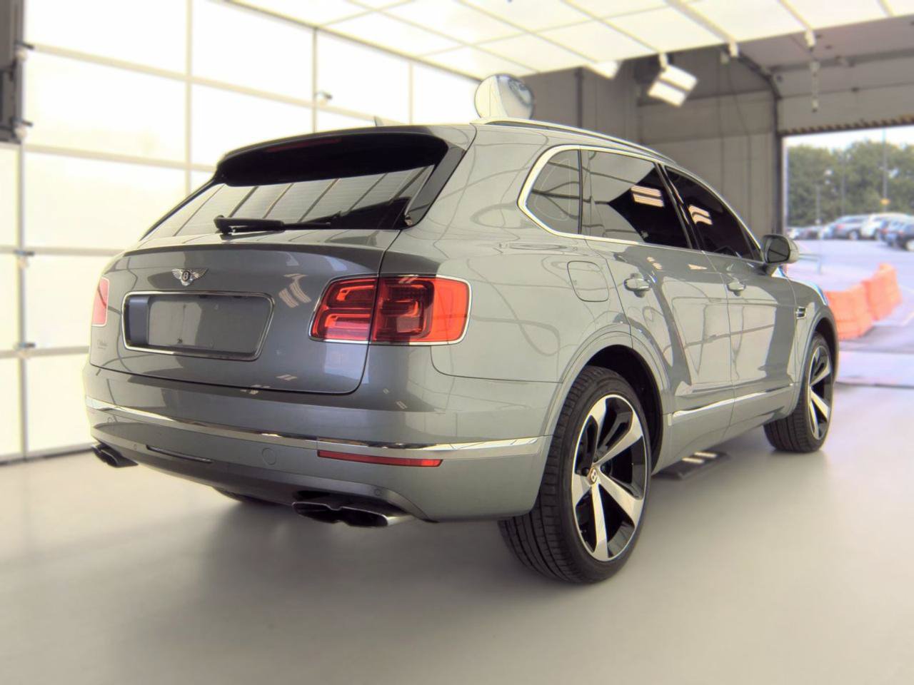 Used 2019 Bentley Bentayga AWD/4WD image 2