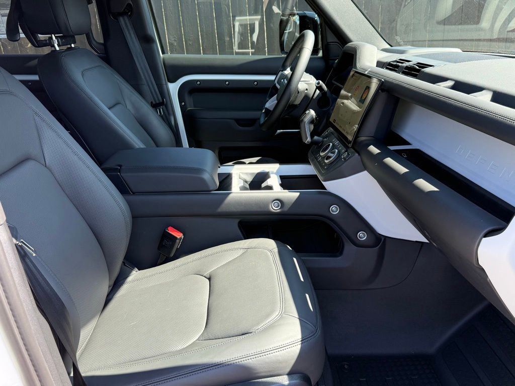 New 2026 Land Rover Defender 130 X-Dynamic SE image 11