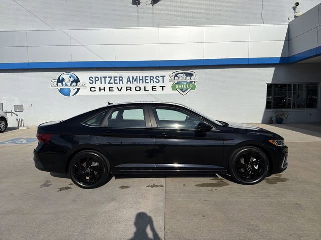 Used 2025 Volkswagen Jetta SE FWD image 11