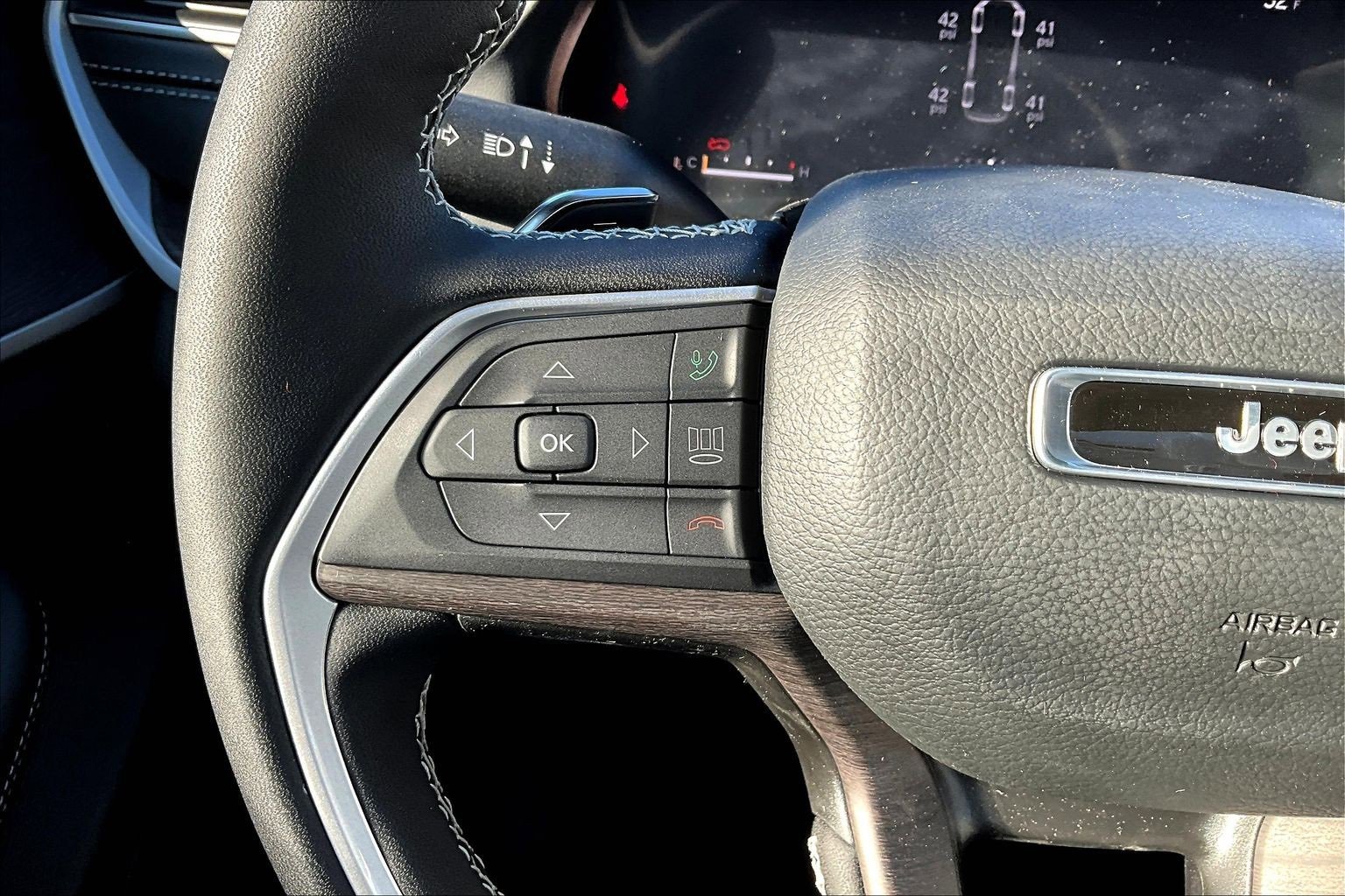 New 2025 Jeep Grand Cherokee L Limited w/ Black Appearance Package image 18