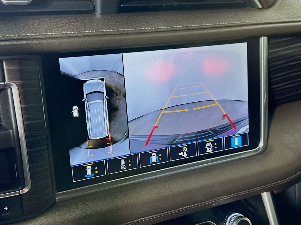 Used 2021 GMC Yukon XL Denali w/ Denali Premium Package image 10