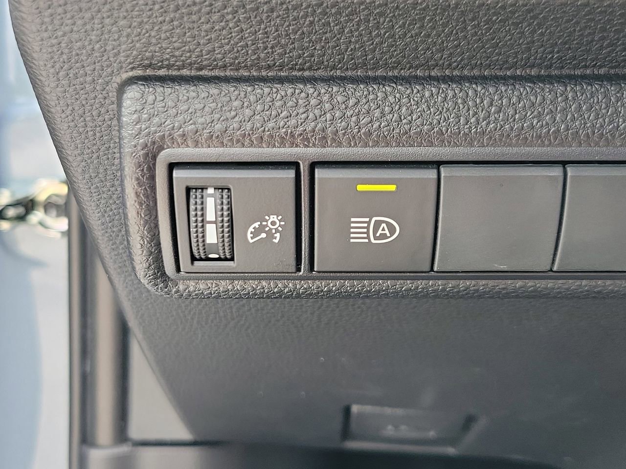 Used 2022 Toyota Corolla LE image 30