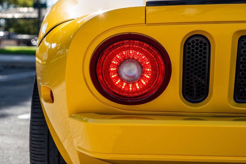 Used 2006 Ford GT RWD image 38