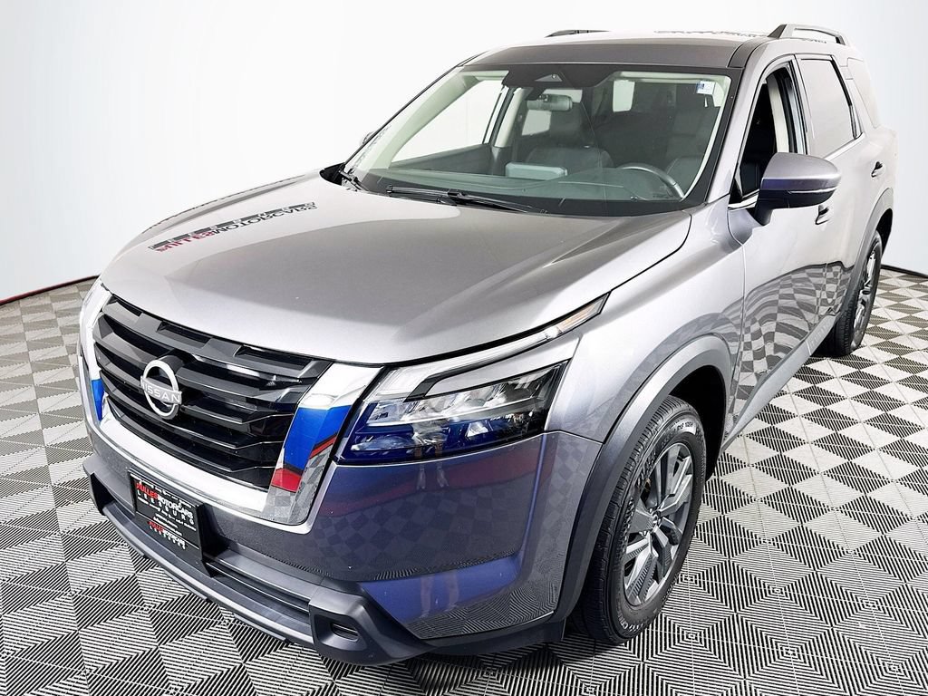 Used 2024 Nissan Pathfinder SV FWD image 3